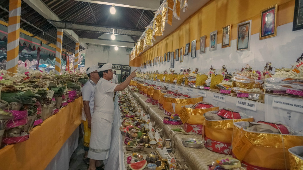 Sekda Adi Arnawa Hadiri Karya Pitra Yadnya Desa Adat Karang Dalem